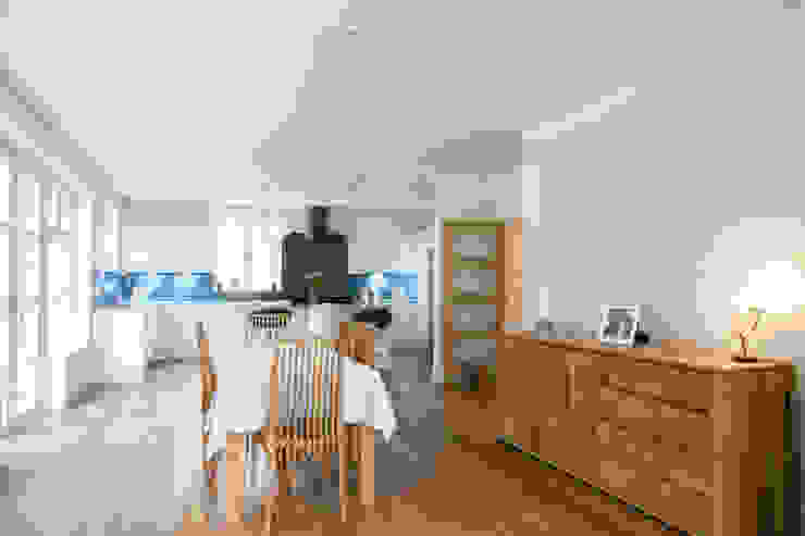 Open-plan dining area dwell design ห้องครัว