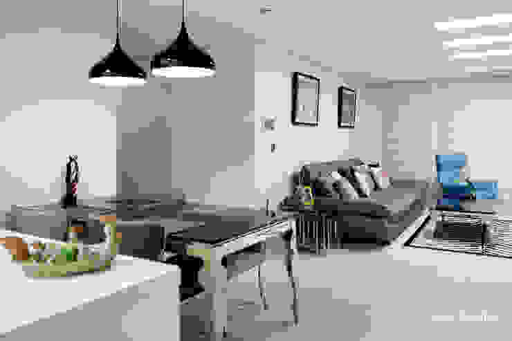 Nowoczesna jadalnia od 디자인담다 Nowoczesny