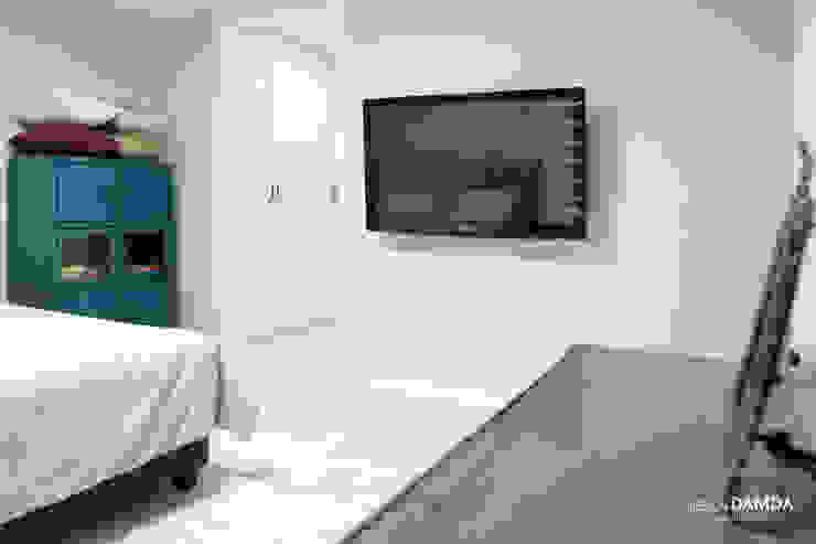 Nowoczesny pokój multimedialny od 디자인담다 Nowoczesny