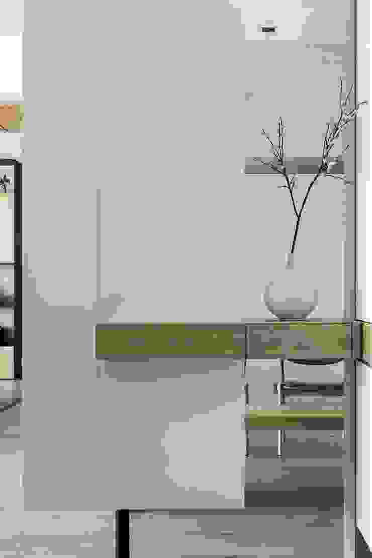 詩賦室內設計 Ingresso, Corridoio & Scale in stile scandinavo