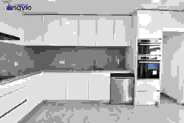 Lote 24 Cozinhas modernas por Construções e Imobiliária Navio, Lda Moderno