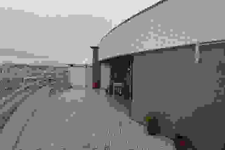 Terraço (1) Varandas, marquises e terraços rústicos por Clix Mais Rústico