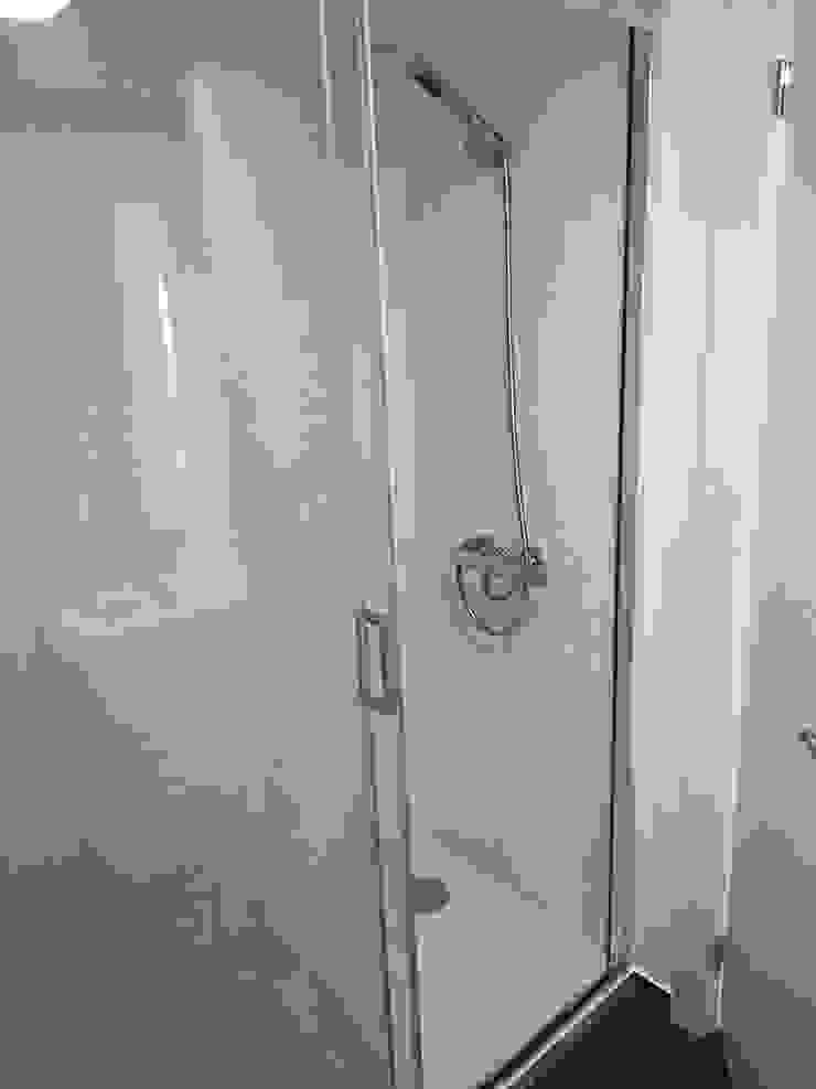 Casa de banho serviço (2) Casas de banho modernas por Clix Mais Moderno