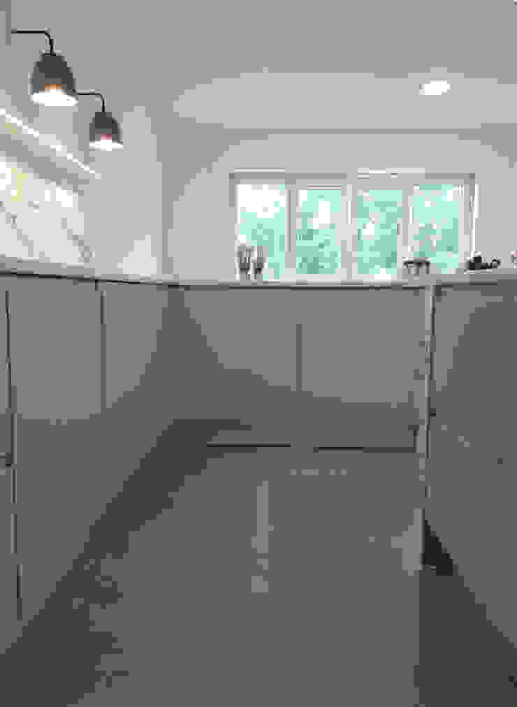 Apartamento Avenidas Novas Cozinhas minimalistas por CF Arquitectura e Design Minimalista Pedra