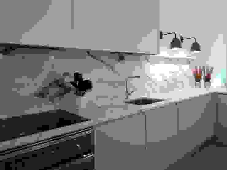 Apartamento Avenidas Novas Cozinhas minimalistas por CF Arquitectura e Design Minimalista Pedra