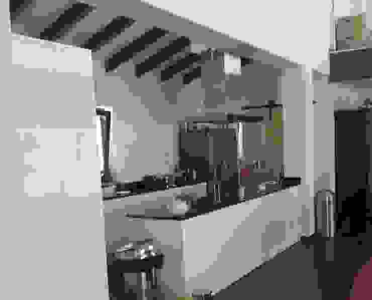 O Pirilampo – Alojamento Local Cozinhas clássicas por Arkhimacchietta Atelier Clássico