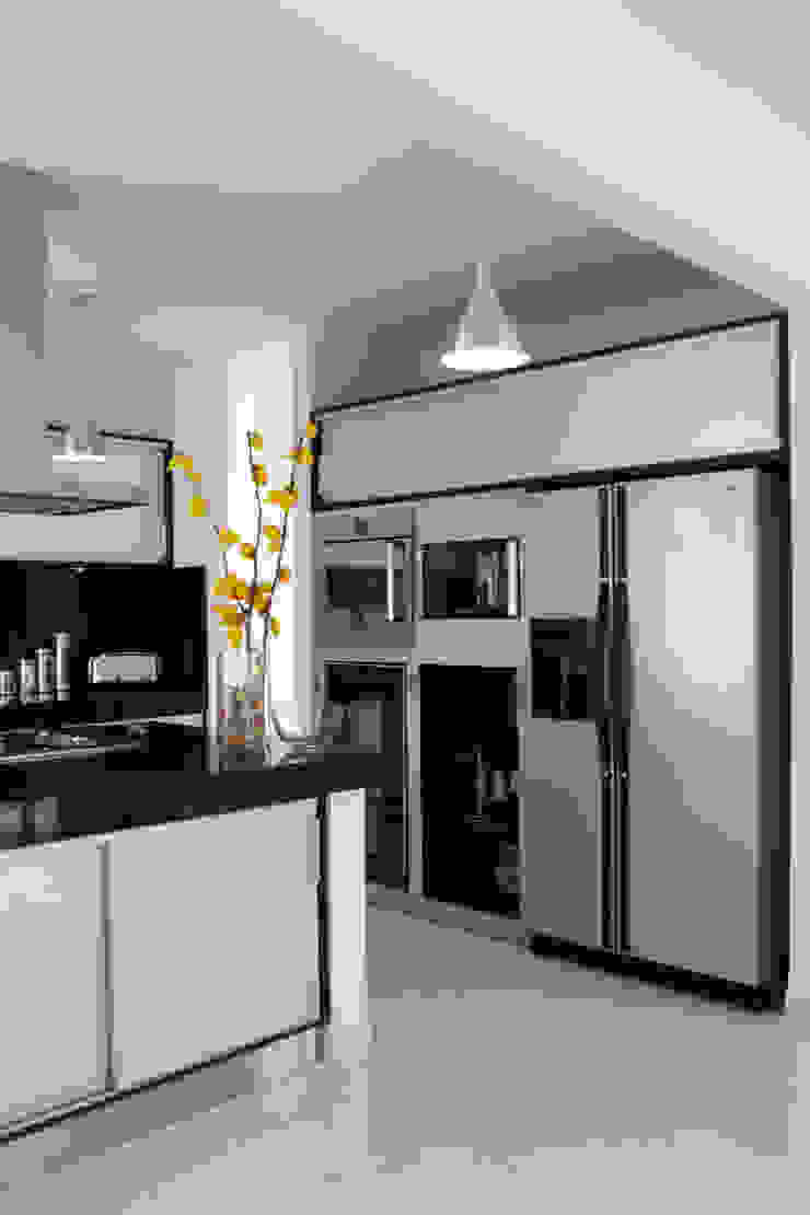 Cozinha para apartamento, Oficina de Móveis Beraldo Oficina de Móveis Beraldo Cozinhas embutidas Preto cozinha,armário de cozinha,balcão
