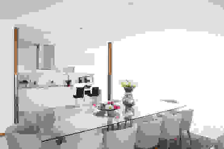 Moradia em Baião Salas de jantar modernas por SOUSA LOPES, arquitectos Moderno