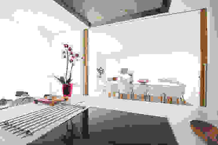 Moradia em Baião Cozinhas modernas por SOUSA LOPES, arquitectos Moderno