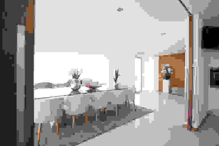 Moradia em Baião Salas de jantar modernas por SOUSA LOPES, arquitectos Moderno