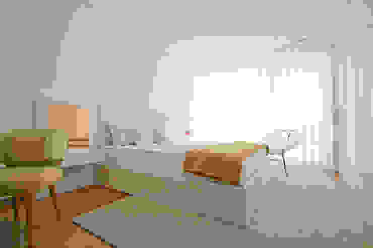 Moradia em Baião Quartos modernos por SOUSA LOPES, arquitectos Moderno