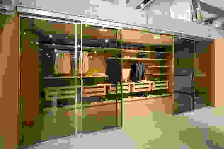 SHOWROOM ORNARE BELO HORIZONTE, Studio Cicconi Studio Cicconi Schiebetür Glas Bernstein/Gold