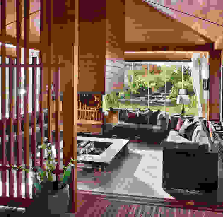 Зона барбекю с подогреваемой гранитной столешницей. AMG project Балконы и веранды в эклектичном стиле