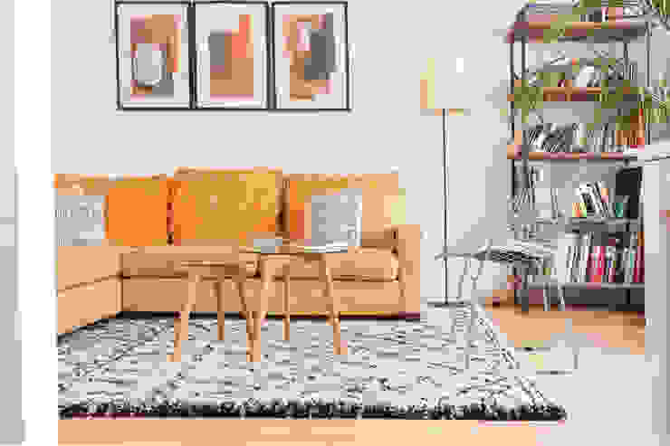 Salón Claudia de Sousa - Interior Design Salones de estilo ecléctico Amarillo salón,sofa,alfombra,mesas de cafe,sofa amarillo,alfombra beni ouren,cuadros,lampara,mesas de madera,mesas de cristal,mesa circular,silla de diseño