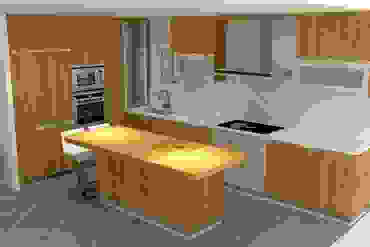 COZINHAS por Maria José Faria Interiores Ldª Moderno