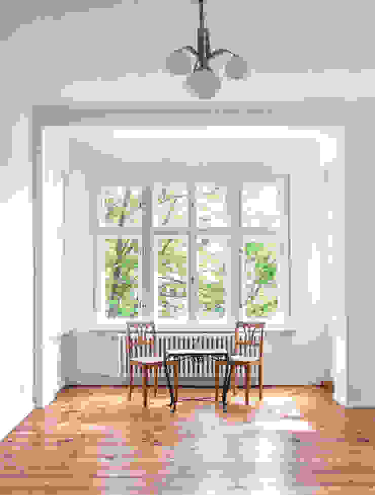 Komplettsanierung einer Zweizimmeraltbauwohnung in Berlin, Holzeco GmbH | Haussanierung & Wohnungssanierung | Komplettsanierung von A - Z Holzeco GmbH | Haussanierung & Wohnungssanierung | Komplettsanierung von A - Z Klassische Wohnzimmer Instandsetzung,Berlin,Altbaurenovierung
