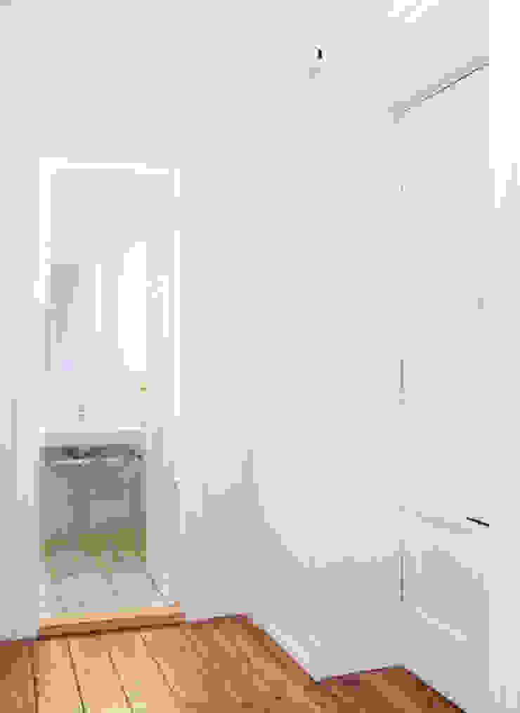 Komplettsanierung einer Zweizimmeraltbauwohnung in Berlin, Holzeco GmbH | Haussanierung & Wohnungssanierung | Komplettsanierung von A - Z Holzeco GmbH | Haussanierung & Wohnungssanierung | Komplettsanierung von A - Z Klassische Badezimmer Altbausanierung,Instandsetzung,Berlin,Altbaurenovierung