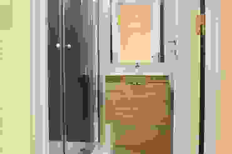 Feijó – Almada Viver com prazer by C EVOLUTIO LDA Casas de banho modernas por C evolutio Lda Moderno