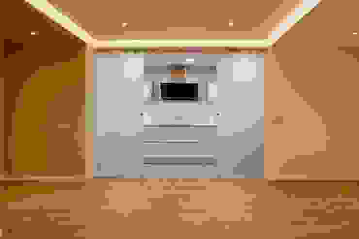 Feijó – Almada Viver com prazer by C EVOLUTIO LDA Salas de estar modernas por C evolutio Lda Moderno