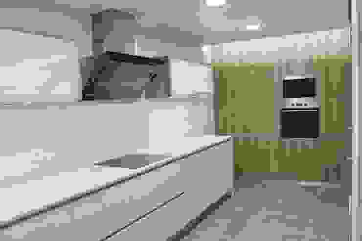 Feijó - Almada Viver com prazer by C EVOLUTIO LDA Cozinhas modernas por C evolutio Lda Moderno