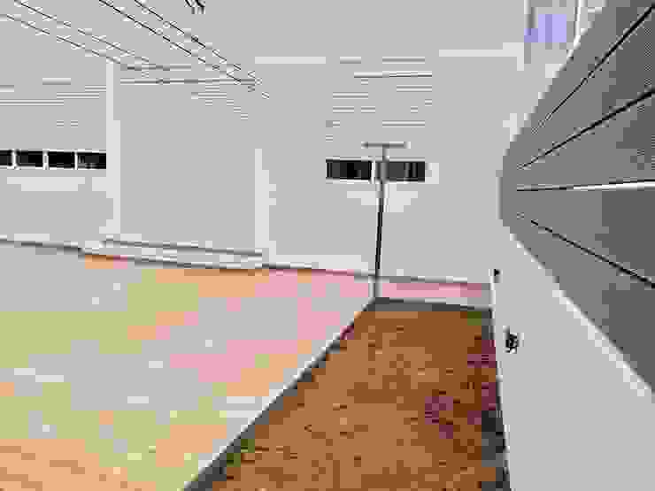 Feijó – Almada Viver com prazer by C EVOLUTIO LDA Varandas, marquises e terraços modernos por C evolutio Lda Moderno