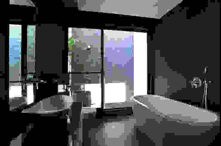 黃耀德建築師事務所 Adermark Design Studio Minimalistische Badezimmer