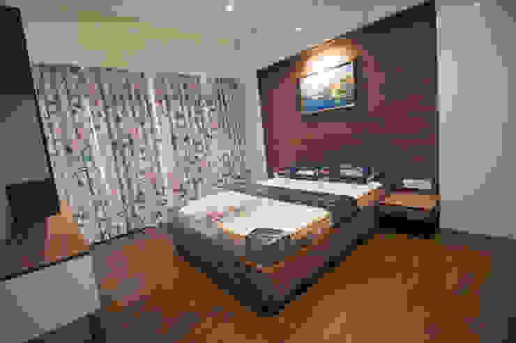 Poise Home Design Poise BedroomBeds & headboards