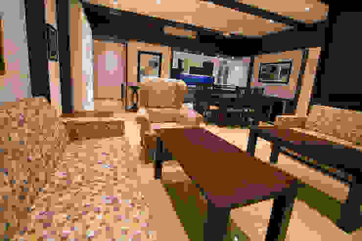 Poise Home Design Poise Living roomSofas & armchairs