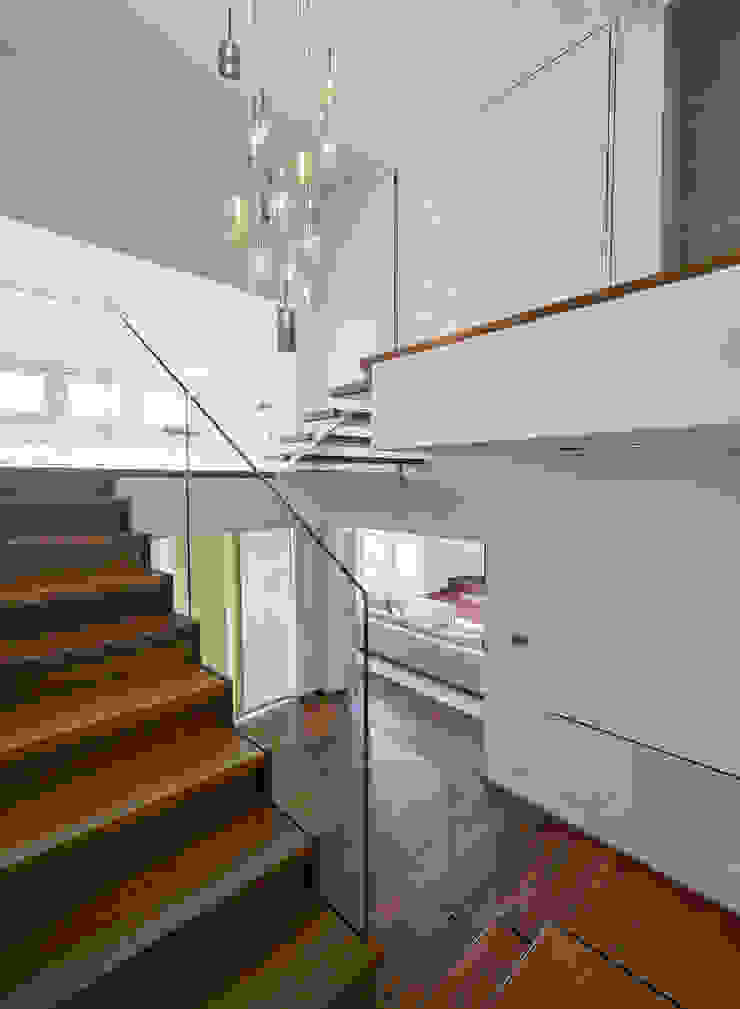 Luxuriose Treppe In Stilvollem Haus Siller Treppen Homify