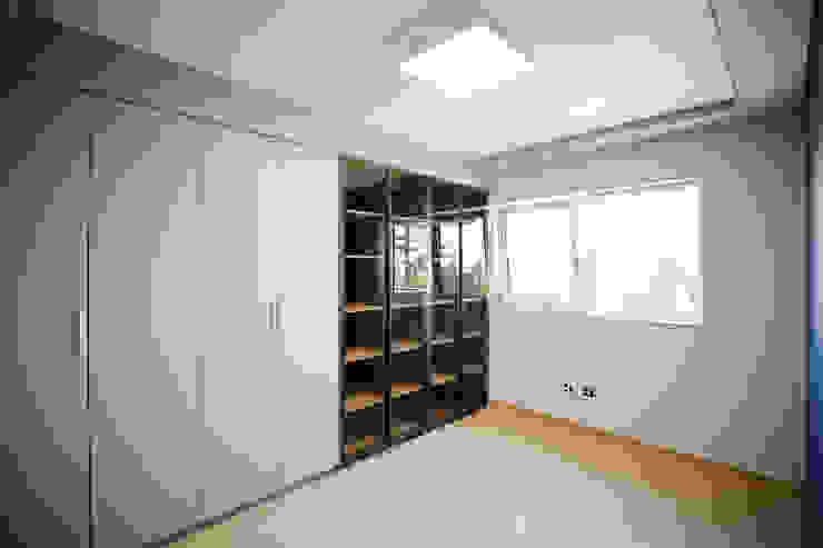 넓은 포치 공간이 인상적인 모던하우스 (경기도 화성시) von 더존하우징 | homify