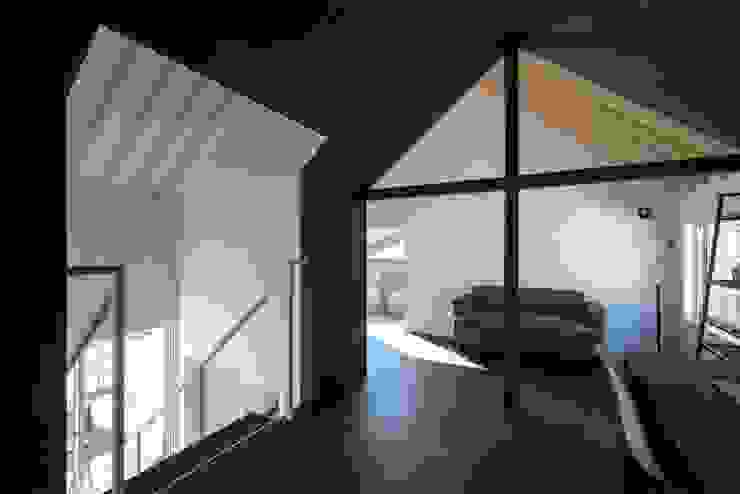 星設計室 Soggiorno minimalista Compensato Effetto legno