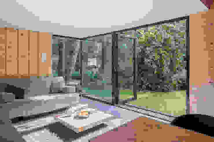 Tuinhuis atelier, Richèl Lubbers Architecten Richèl Lubbers Architecten Moderner Wintergarten