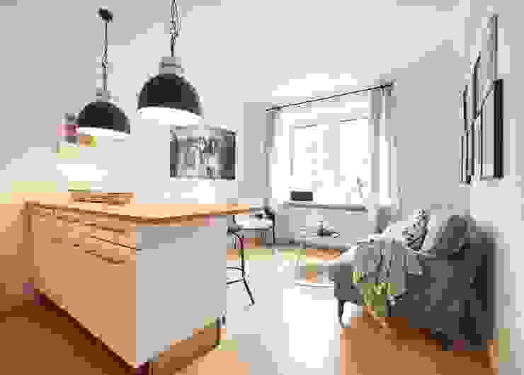 Tschangizian Home Staging & Redesign Industrial style living room