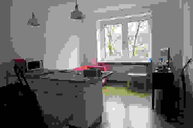 Tschangizian Home Staging & Redesign Minimalist living room