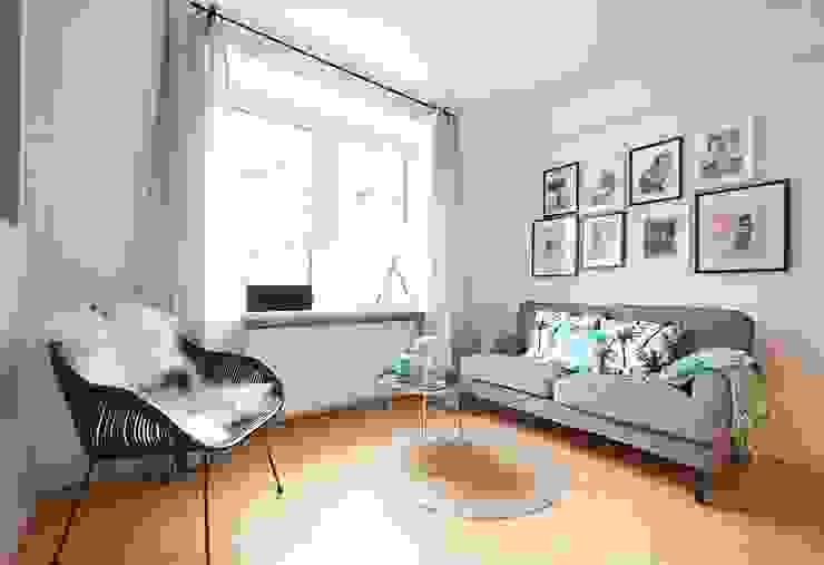 Tschangizian Home Staging & Redesign Modern living room