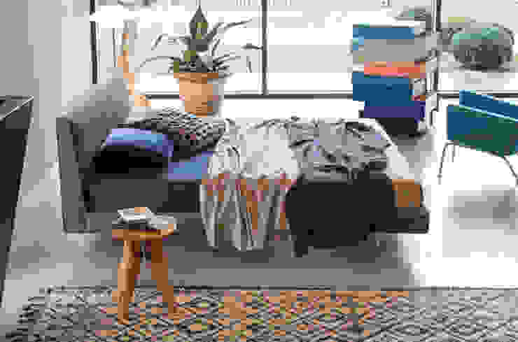 Individuelle Betten von Koos Interior Design, Andras Koos Architectural Interior Design Andras Koos Architectural Interior Design Schlafzimmer Betten und Kopfteile