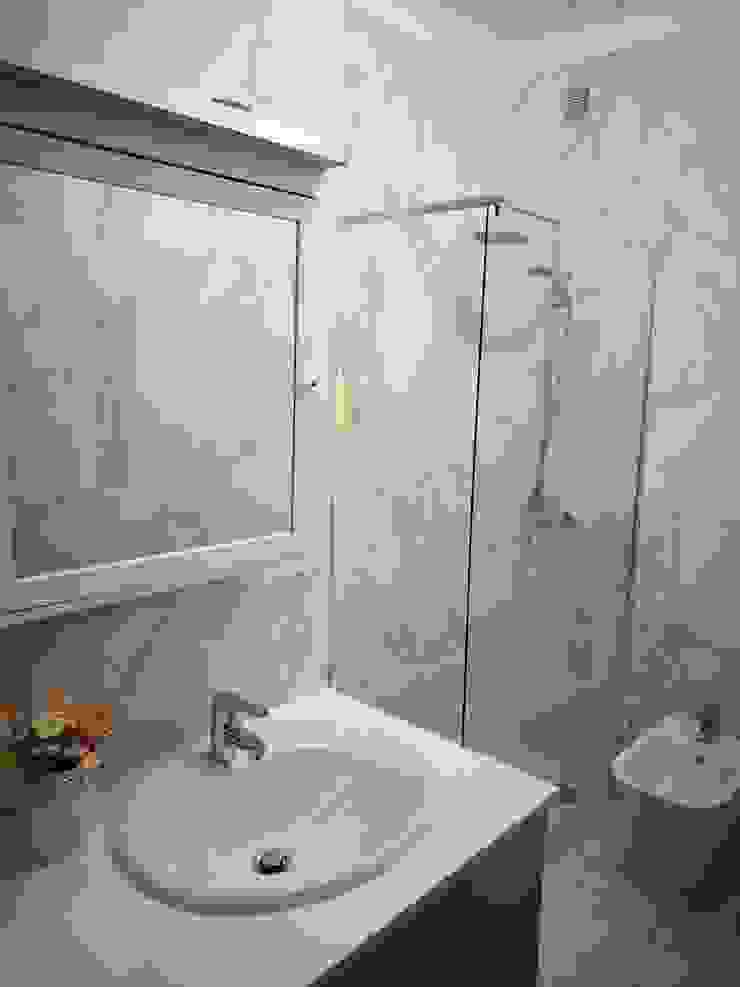 미니멀리스트 욕실 by 7eva design - Arquitectura e Interiores 미니멀 세라믹