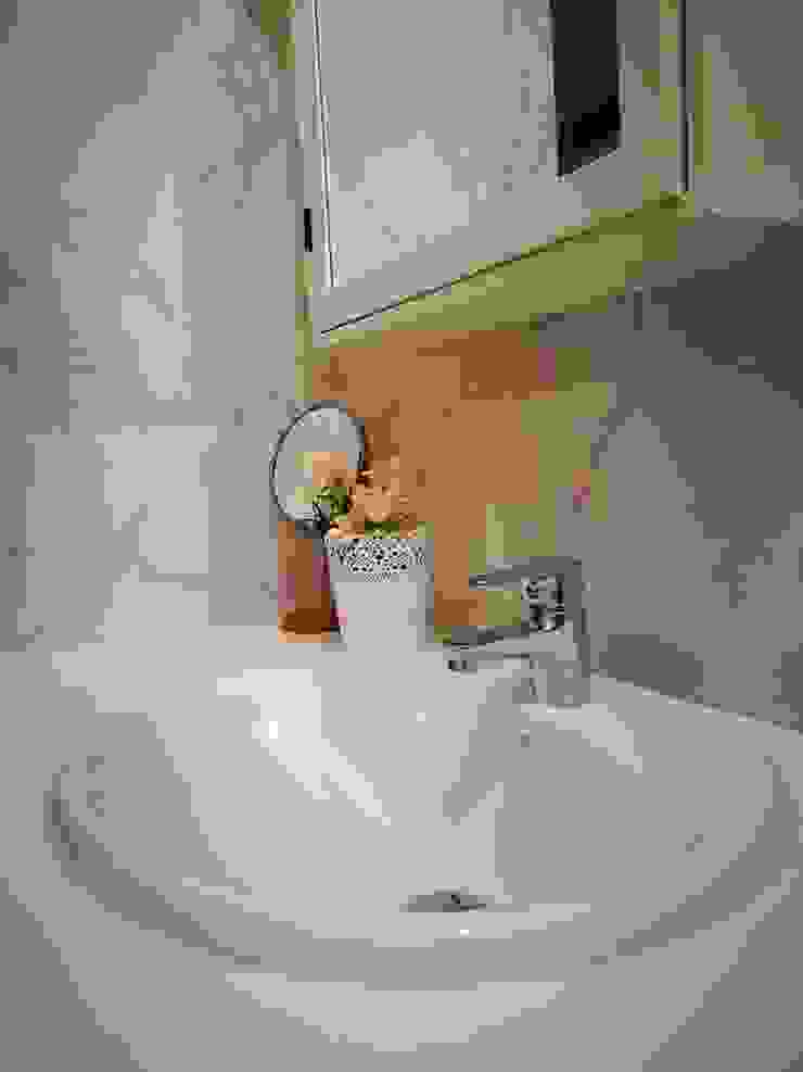 모던스타일 욕실 by 7eva design - Arquitectura e Interiores 모던 세라믹