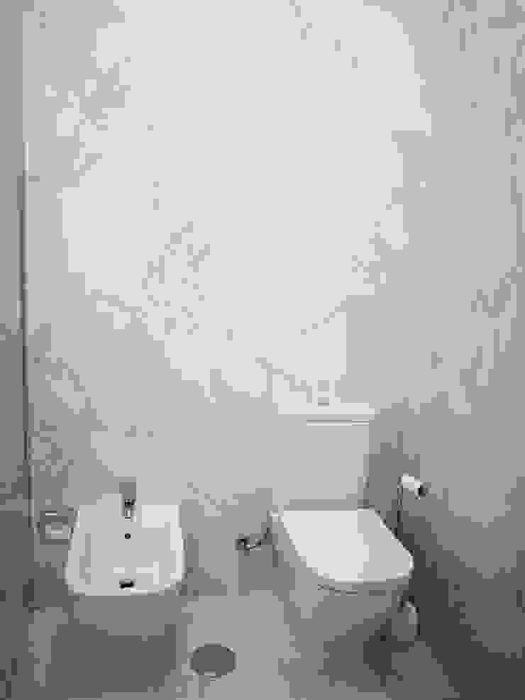 모던스타일 욕실 by 7eva design - Arquitectura e Interiores 모던 세라믹