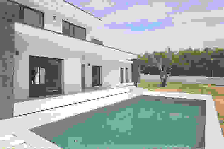 Moradia Contemporanea Com Piscina No Algarve By Oggostudioarchitects Unipessoal Lda Homify