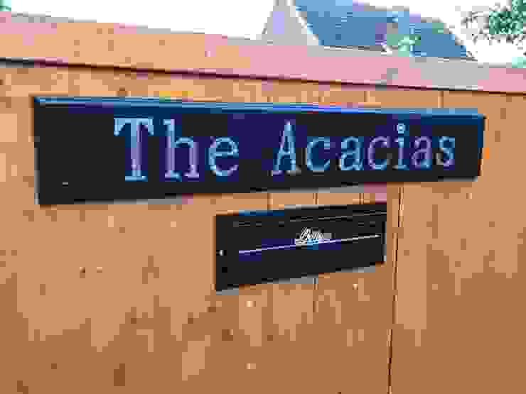 Gate post sign Gate post sign