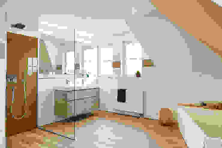 So holen Sie sich die Natur ins Badezimmer BANOVO GmbH Moderne Badezimmer Holz-Kunststoff-Verbund Bad,Badezimmer,Badewanne,Holzoptik,Ebenerdige Dusche,Dekoration,Natur im Bad,Erdtöne