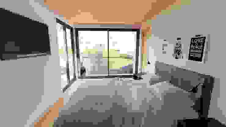 Ekeko Arquitectura Minimalist bedroom White