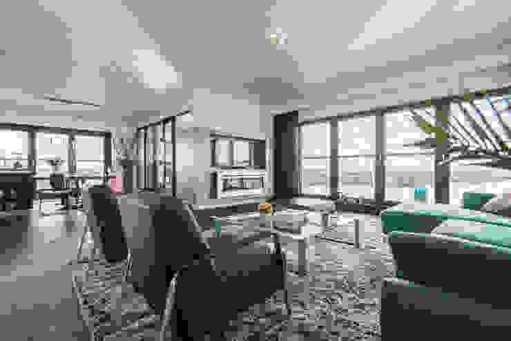 Lucht, Licht, Zicht Masters of Interior Design Moderne woonkamers