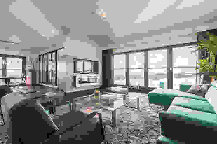 Lucht, Licht, Zicht Masters of Interior Design Moderne woonkamers