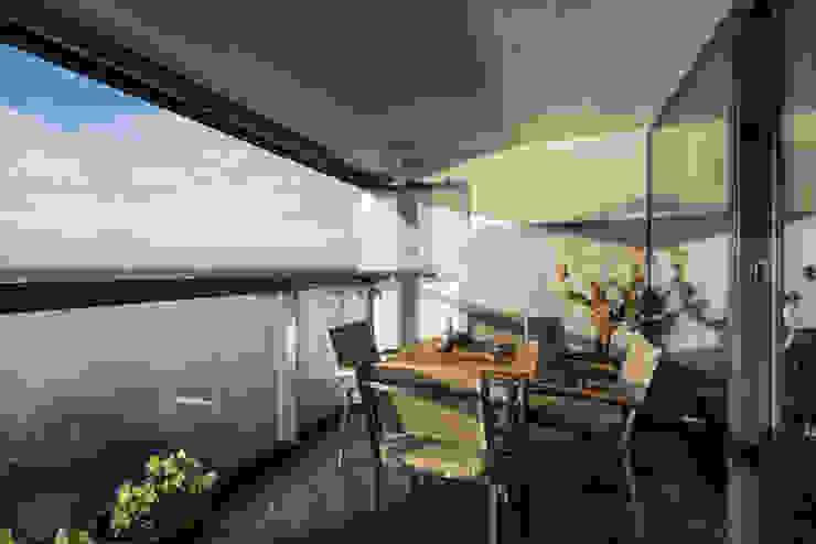 Lucht, Licht, Zicht Masters of Interior Design Moderne balkons, veranda's en terrassen