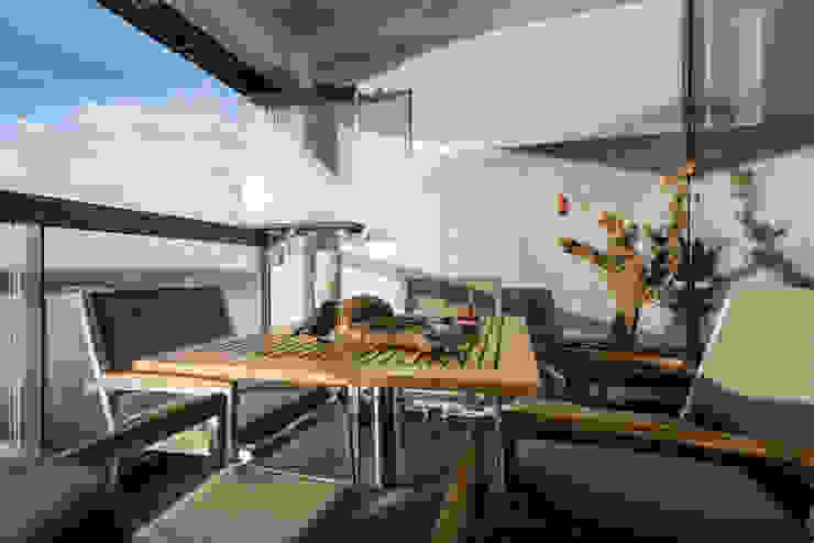 Lucht, Licht, Zicht Masters of Interior Design Moderne balkons, veranda's en terrassen