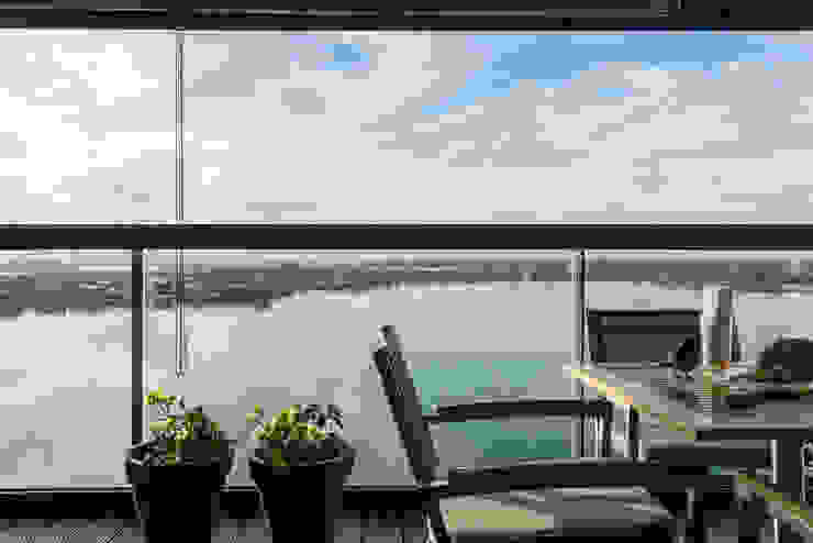 Lucht, Licht, Zicht Masters of Interior Design Moderne balkons, veranda's en terrassen