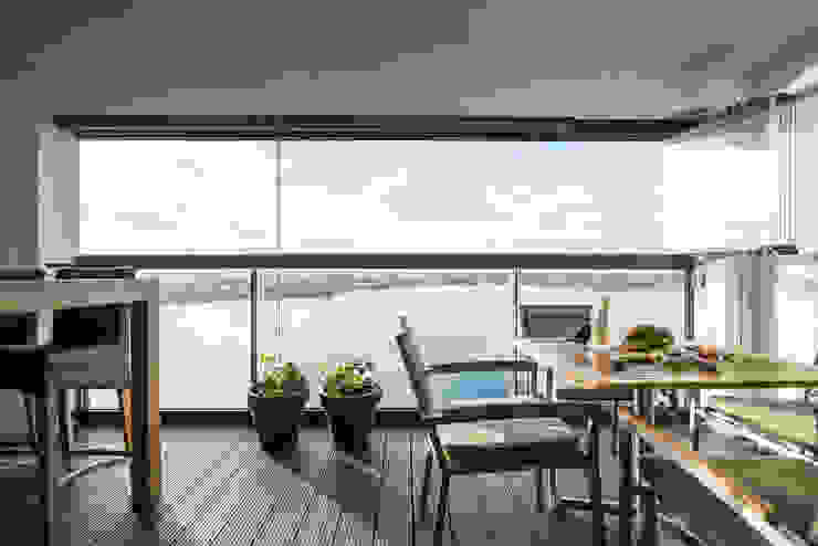 Lucht, Licht, Zicht Masters of Interior Design Moderne balkons, veranda's en terrassen