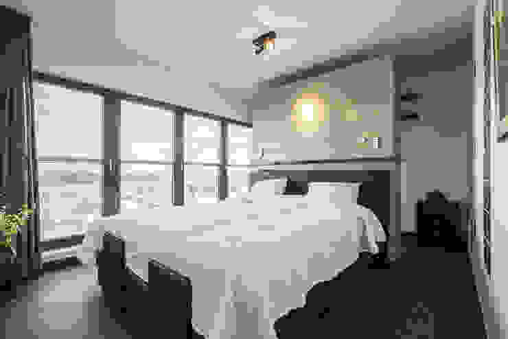 Lucht, Licht, Zicht Masters of Interior Design Moderne slaapkamers
